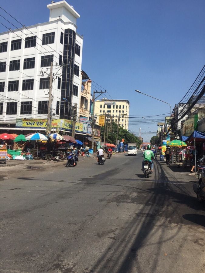 Bán nhà 1 trệt 2 lầu mặt tiền chợ Việt Lập, giáp ranh với Quận Thủ Đức